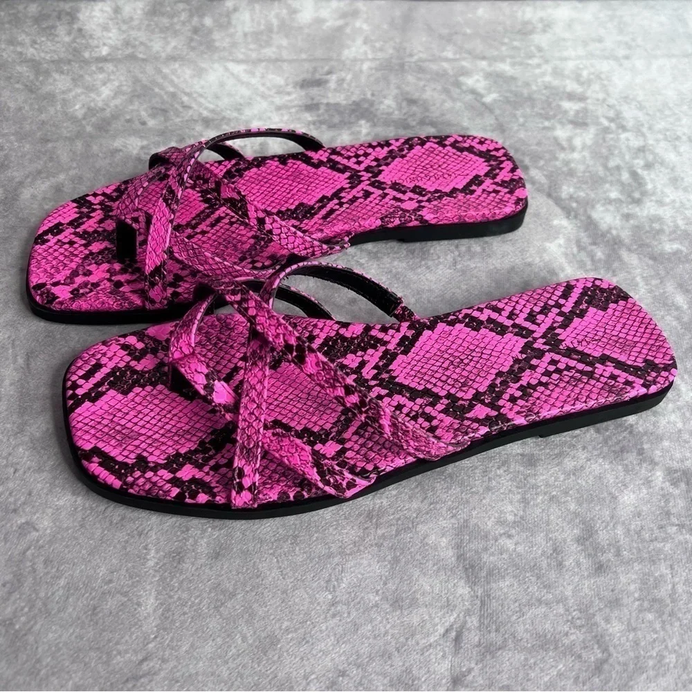 14TH & Union Caite Pink Berry Black Snake Print Flat Sandal Size 6